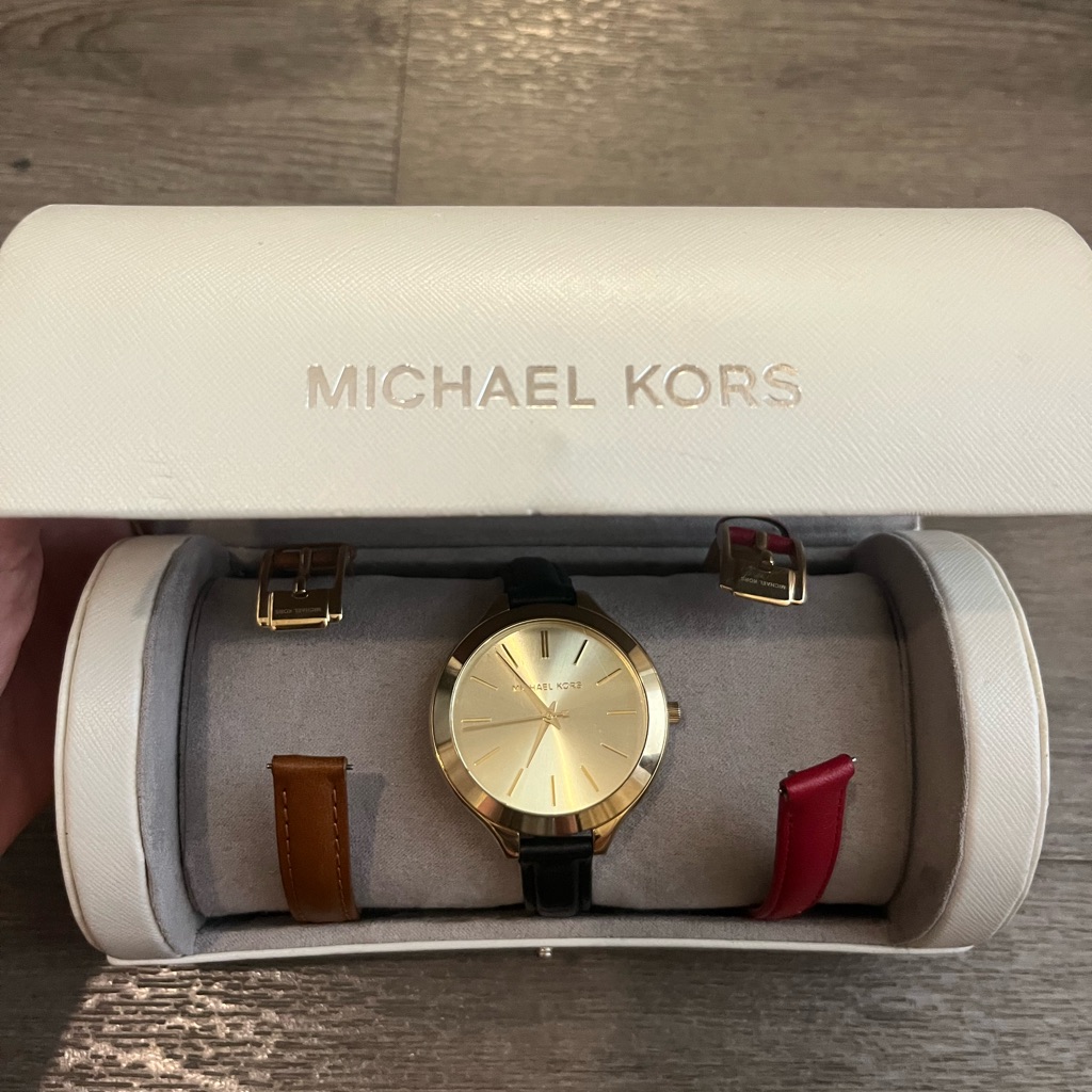 Michael Kors Watch With Adjustable Genuine Leather Bands Watch Set 125$